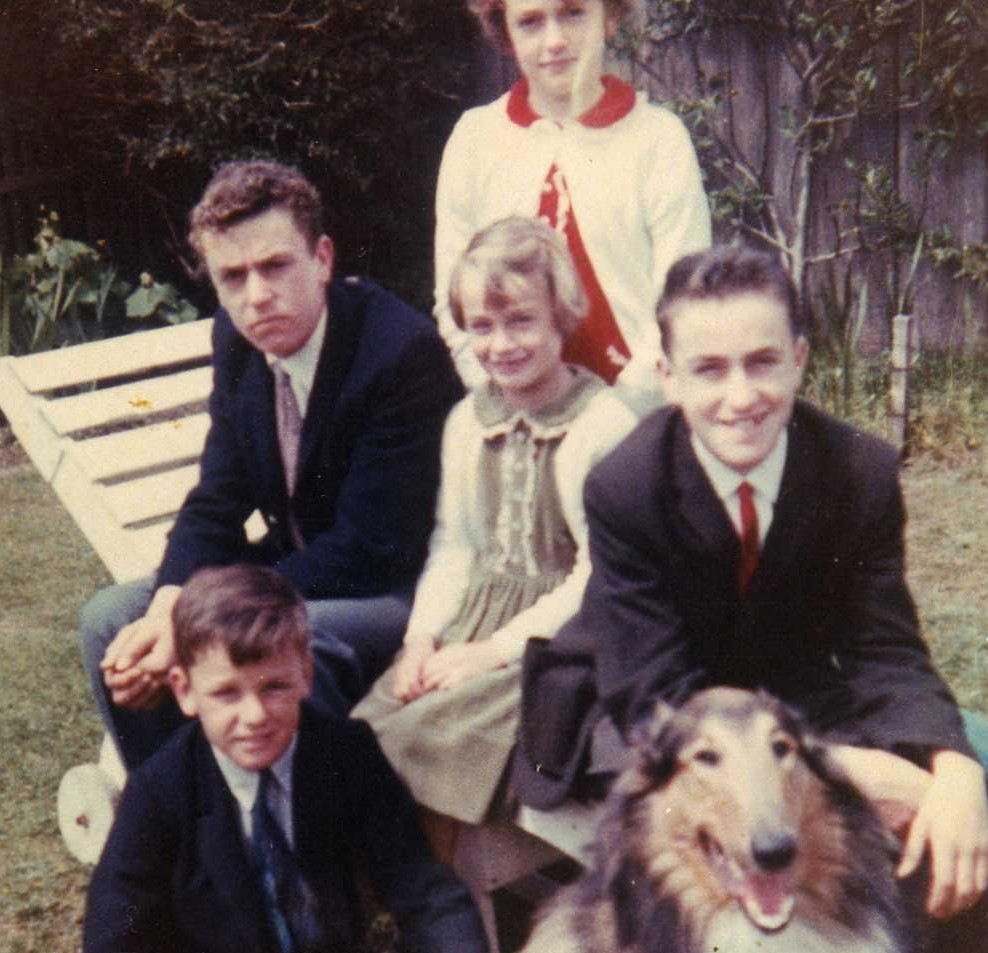 Ross, Murray, Neville, Julie &amp; Dianne and Sandy at Nana &amp; Pa's house (date unknown).